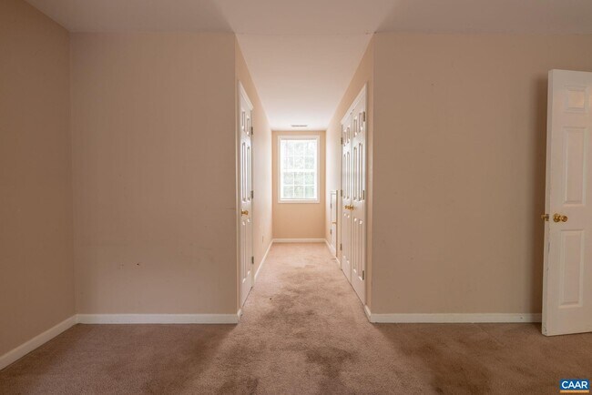Building Photo - 497 Sunset Dr