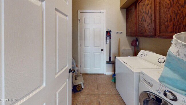 Building Photo - 7350 La Casa Way