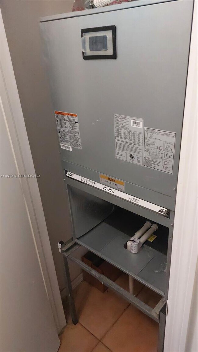 Building Photo - 6560 NW 114th Ave