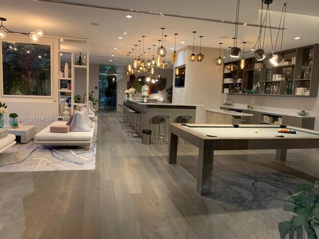 Building Photo - 650 NE 32nd St