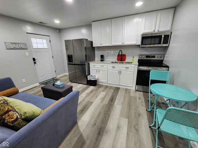 Building Photo - 106 S McCarty St