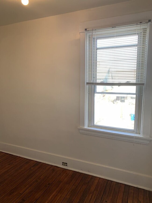 Building Photo - Great property in Morningside!