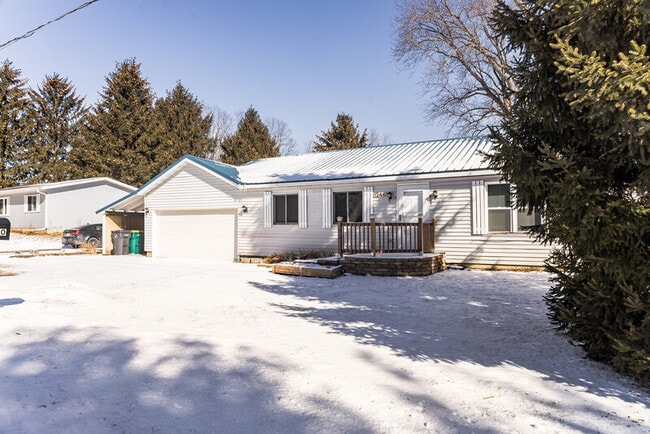 Building Photo - N1246 Walnut Rd