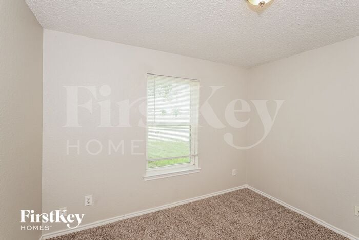 Building Photo - 1000 High Crest Dr