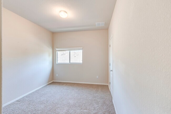 Building Photo - 1604 Greenside Dr