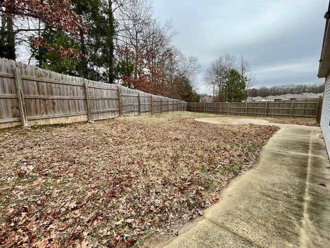 Building Photo - Three bed,  two bath in Valley View available now