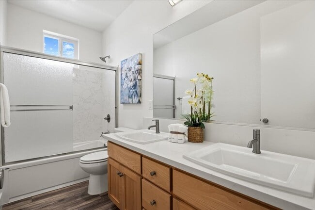 Building Photo - Stunning 3 bed home in Meriam Park for rent, available May 12th!