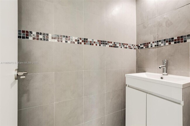 Building Photo - 1519 Pennsylvania Ave