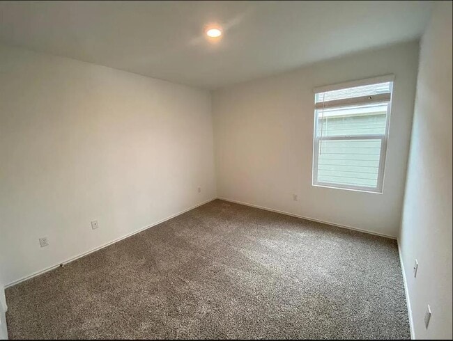 Building Photo - 490 Jack Ryan