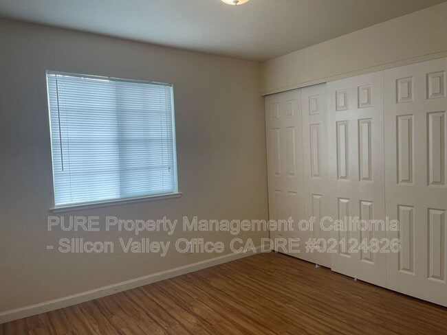 Building Photo - 6361 Pearlroth Dr