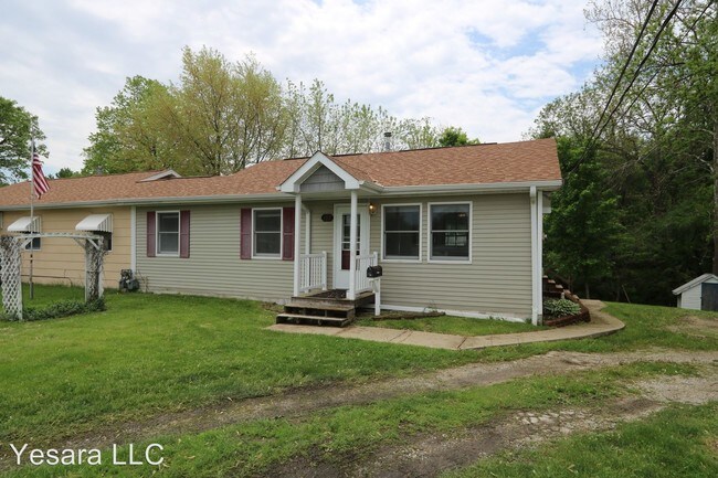 Primary Photo - 121-123-123 Melrose Ct