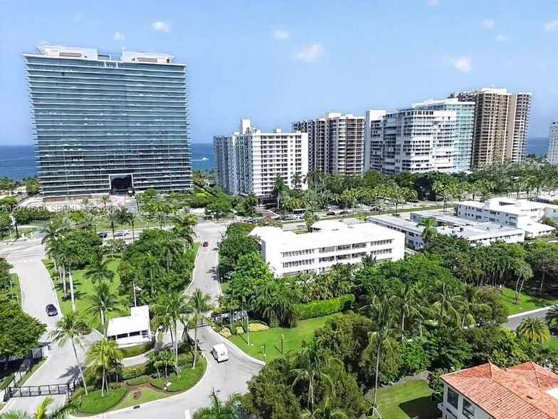Building Photo - 10190 Collins Ave