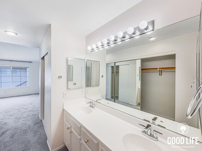 Building Photo - SD: Spacious 2B/2BA Rancho Bernardo Condo with Balcony, W/D & Pool Access