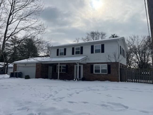 Building Photo - Well-Appointed East-Side Home with Exceptional Living Space in Sycamore Knolls