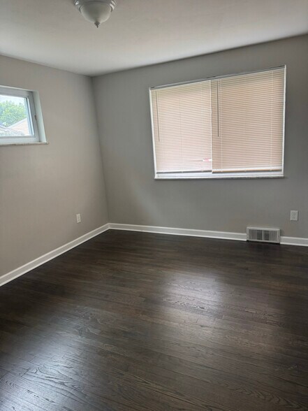 Building Photo - 6711 Schuster Ct