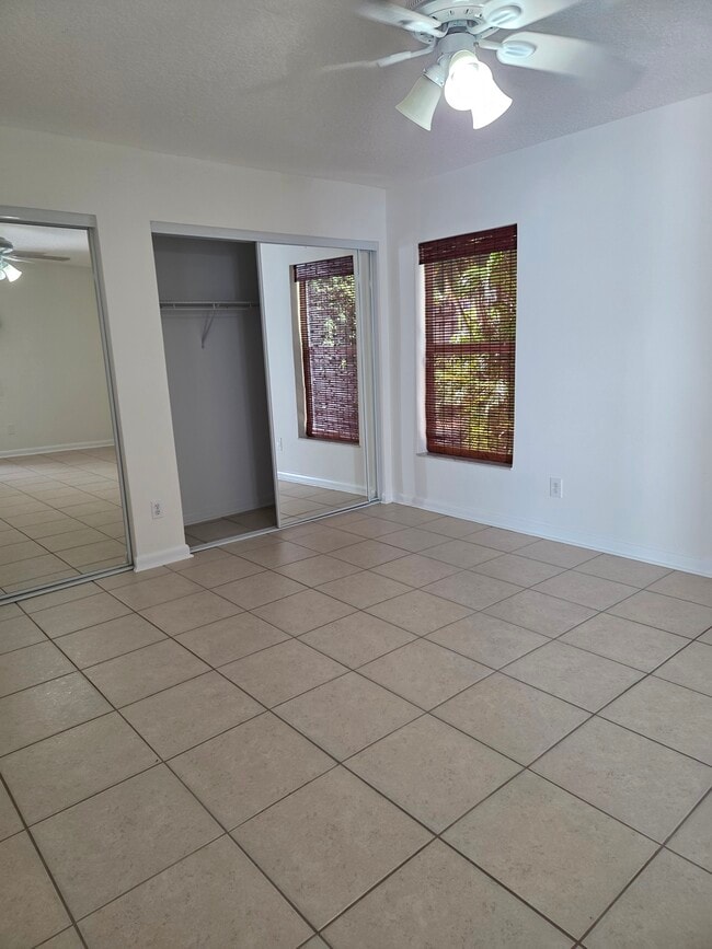 Building Photo - 1008 Macy St