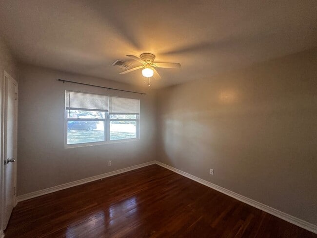 Building Photo - 2113 Hagan Dr