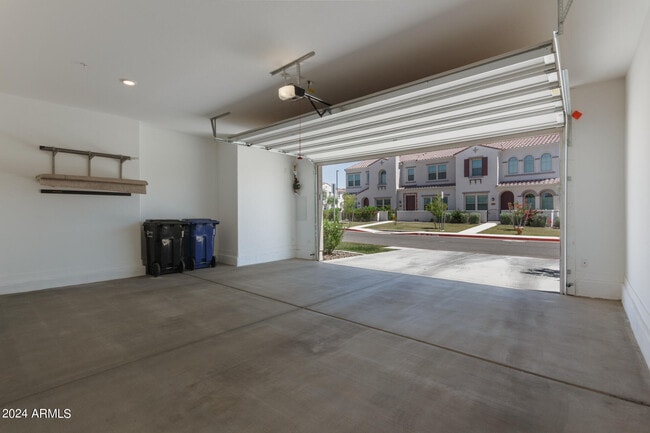Building Photo - 4077 S Sabrina Dr