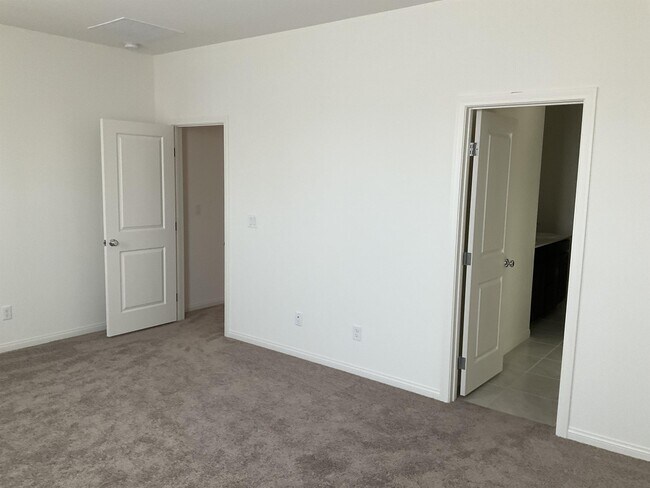 Building Photo - 8957 Lucky Crest St