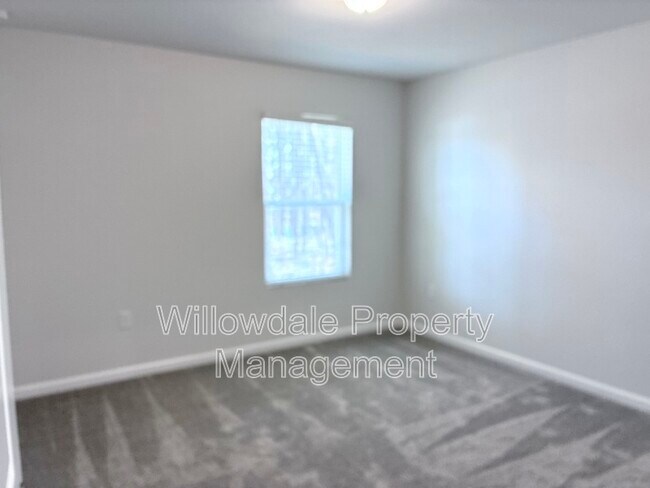 Building Photo - 866 McKenzie Pk Ter