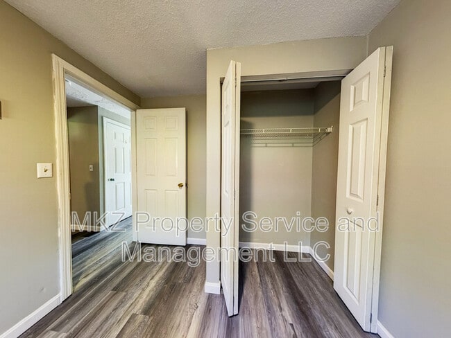 Building Photo - 51 Glenwood Dr