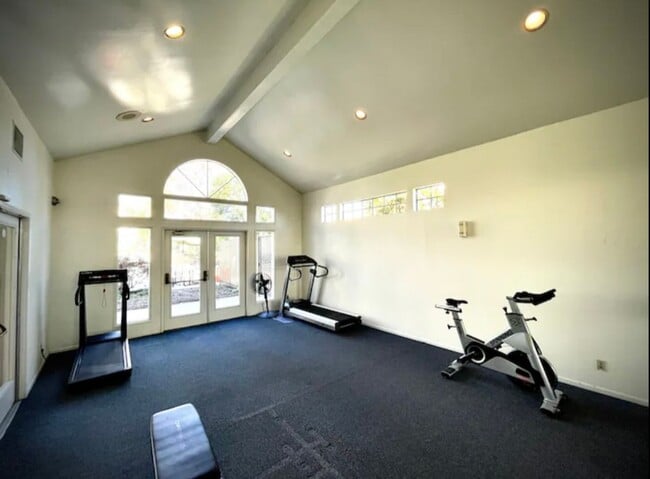 Building Photo - Furnished 2 bed 2 bath Calabasas condo!