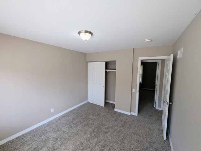 Building Photo - Room to Dream: Spacious 3-Bed in Spanish Lake