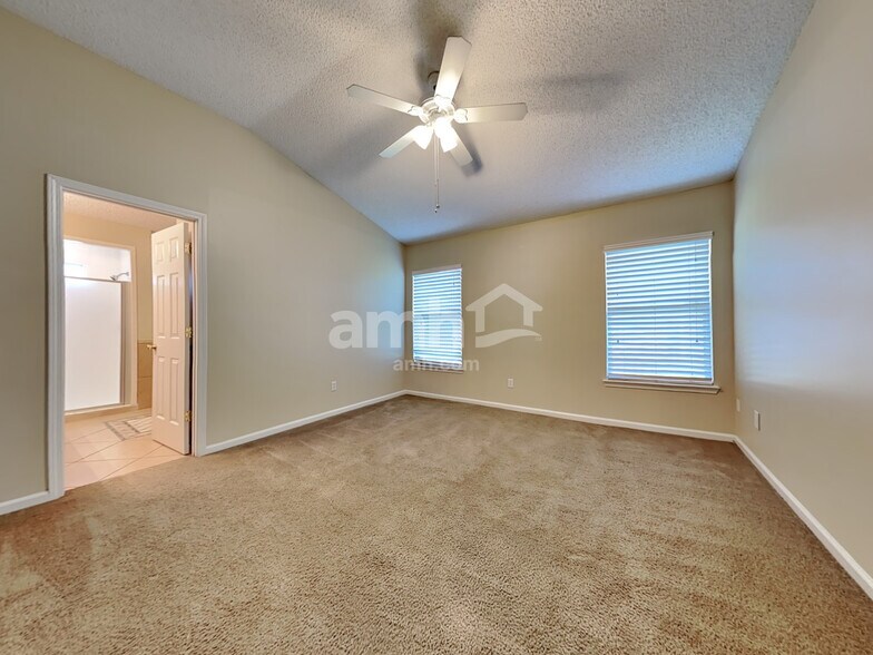 Building Photo - 9261 Redtail Dr