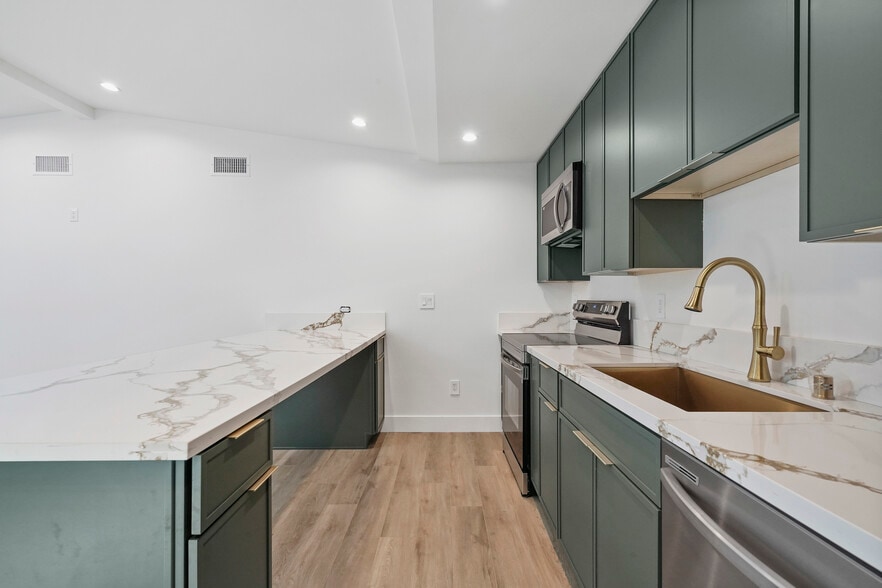 Building Photo - 10028 Shoup Ave