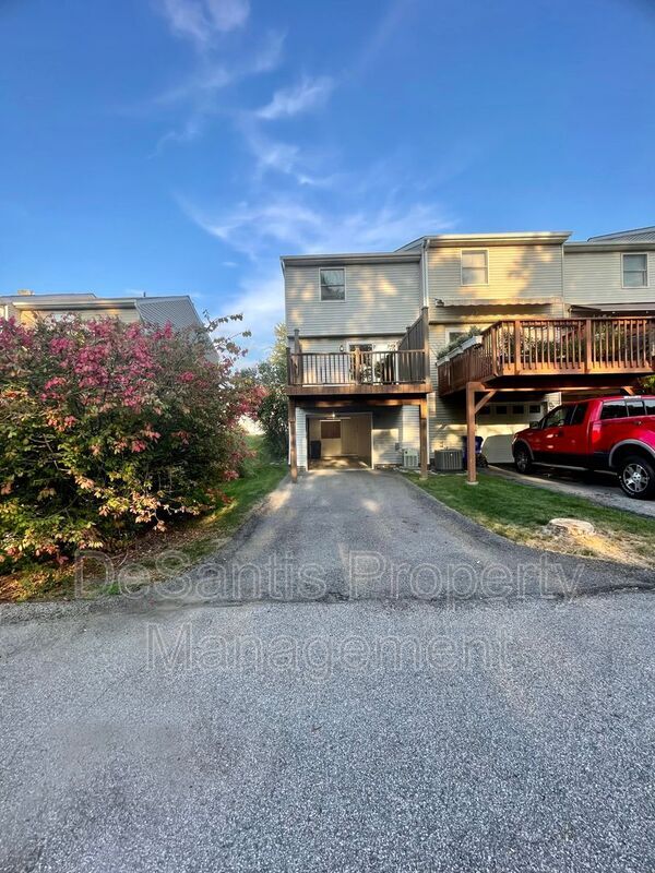 Building Photo - 925 Elm Ct