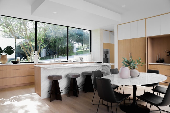 Building Photo - 5205 Scenic View Dr