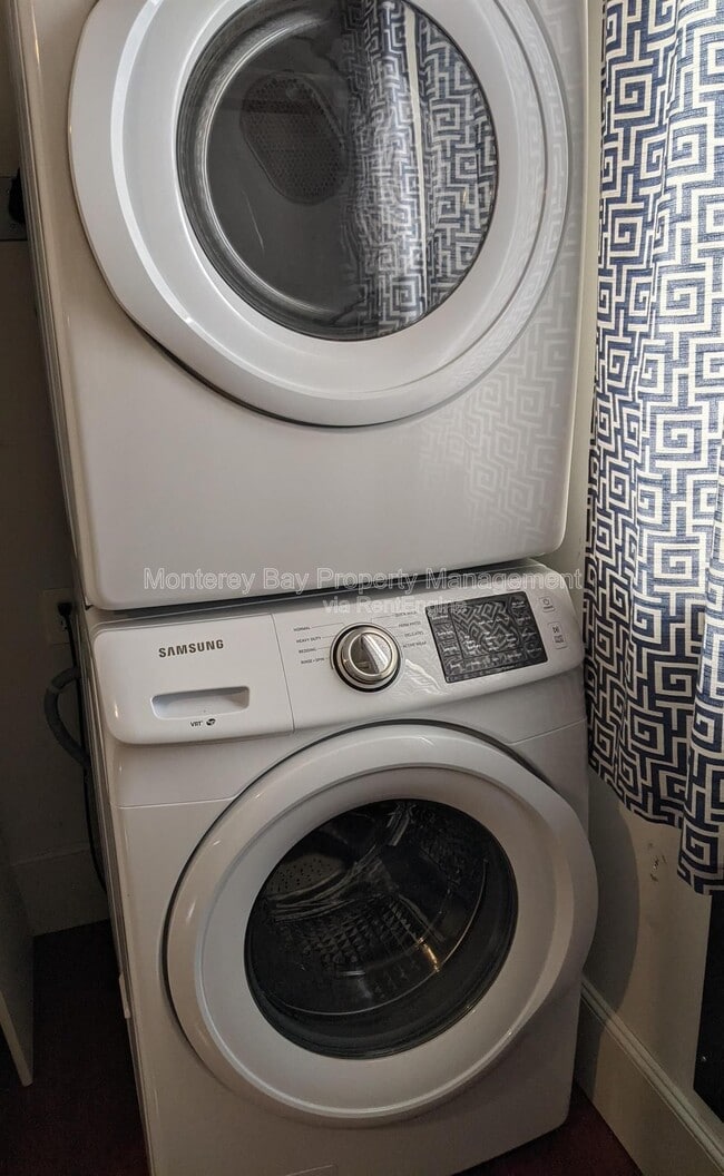 Building Photo - 515 Dickman Ave