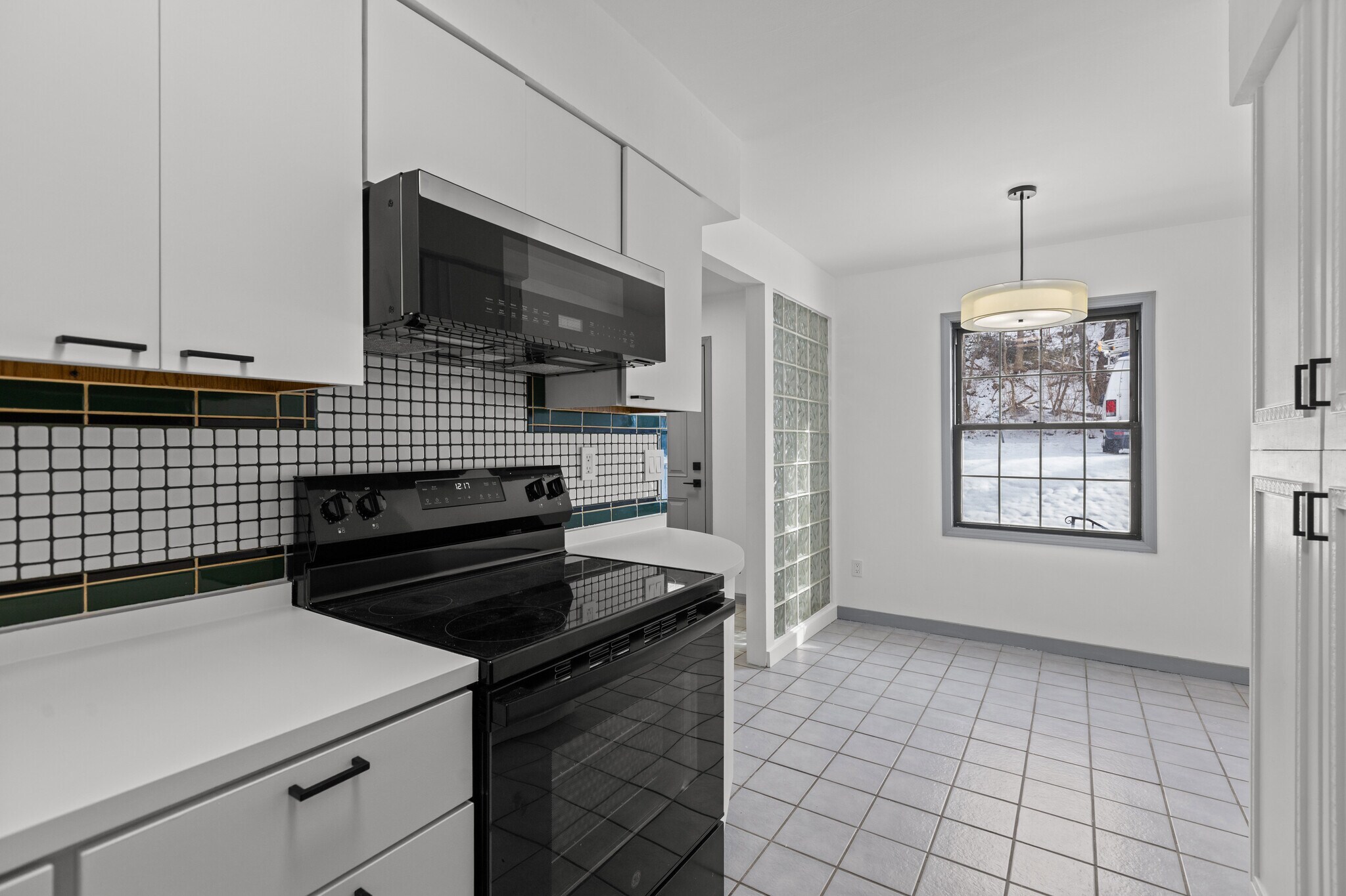 Building Photo - 546 Carriage Cir