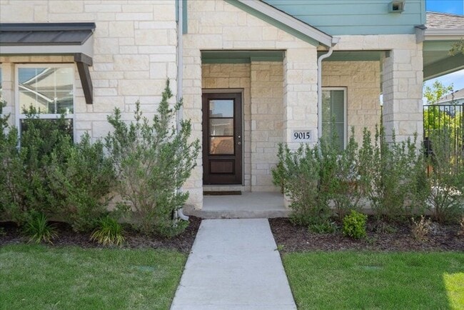 Building Photo - 9015 Looksee Ln