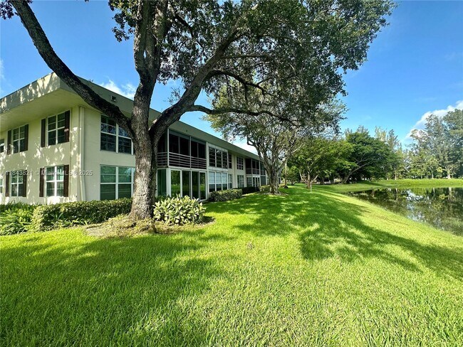 Building Photo - 3151 N Course Ln