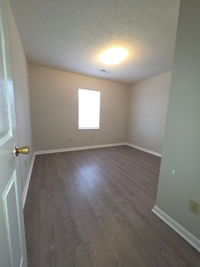 Building Photo - 309 E Spruce St