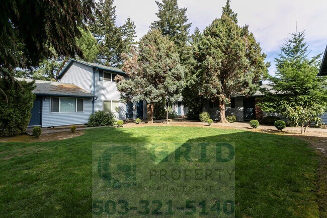 Building Photo - 2 Bedroom Apartment Available w/ Private Yard Space!