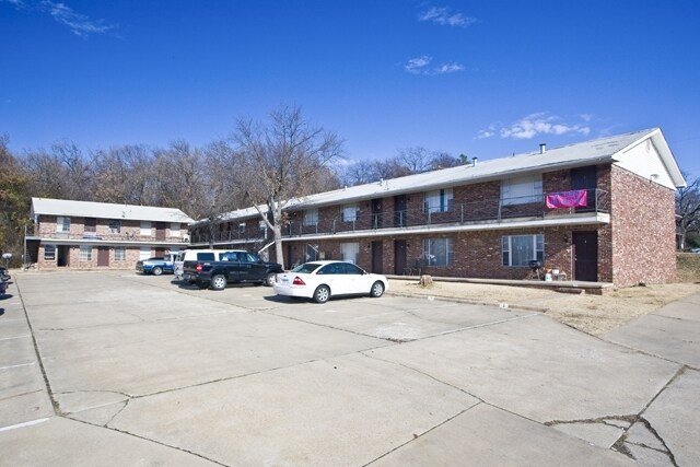 Building Photo - Lynwood Apartments