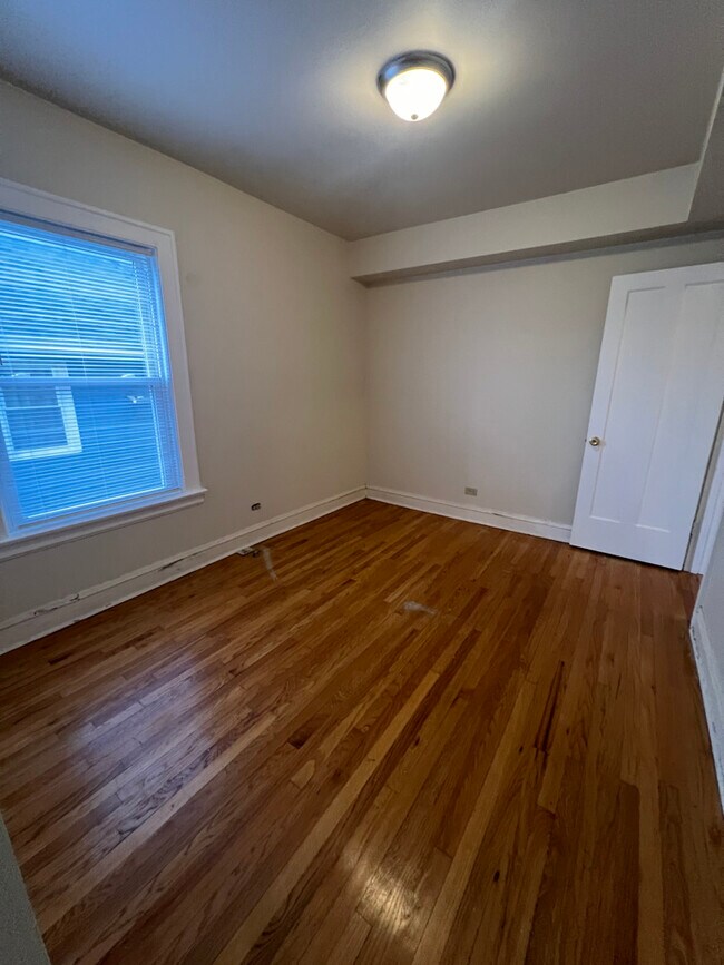 Building Photo - 1022 N Menard Ave