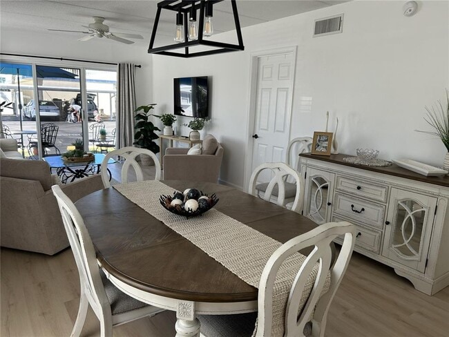 Building Photo - 3808 Gulf of Mexico Dr