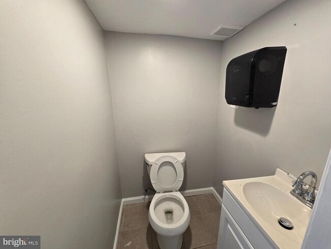 Building Photo - 5901 Colgate St