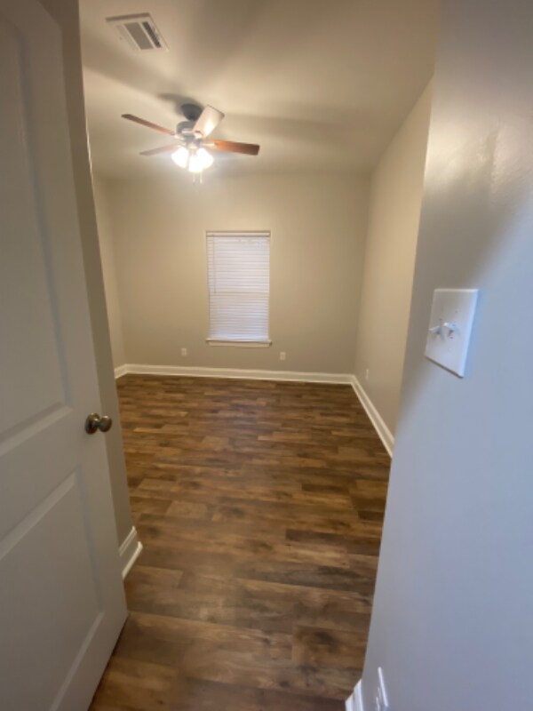 Building Photo - 102 Glade Blvd