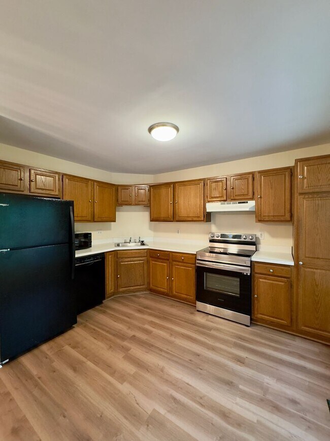 Building Photo - Charming 4 Bedroom/3.5 Bathroom Townhome in Cedarwood Estates, Pikesville, MD!