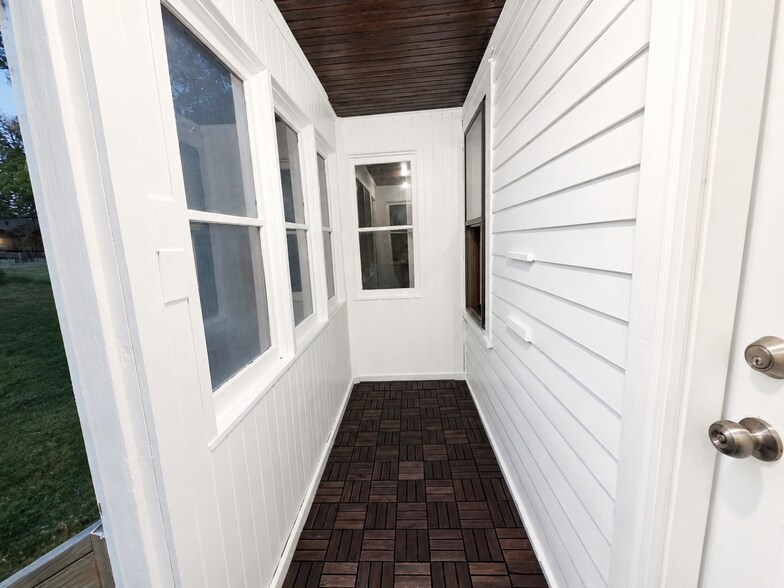 Building Photo - 1290 W 91st St