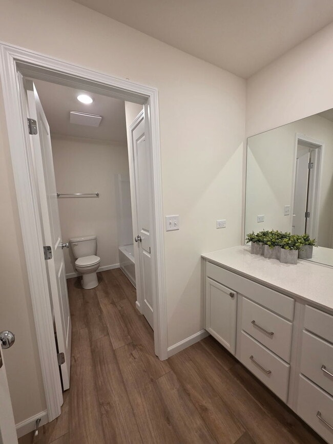 Building Photo - 5933 Hawkweed Dr