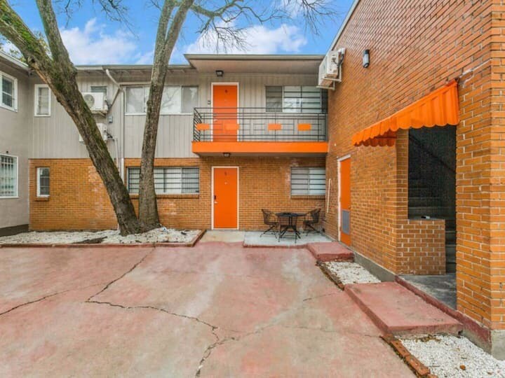 Building Photo - 805 Colquitt St