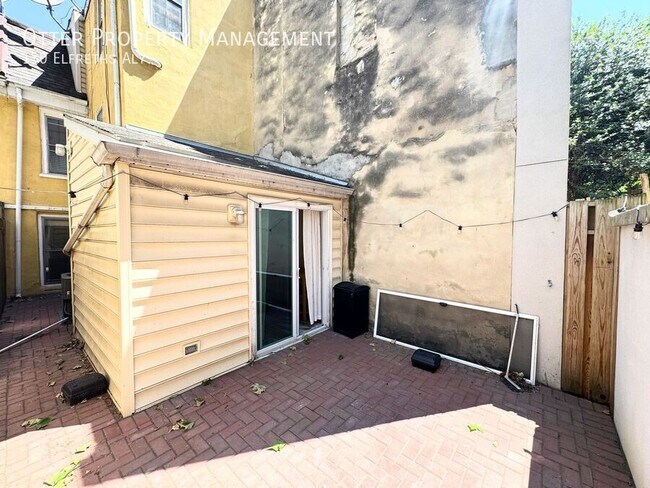 Building Photo - 130 Elfreth's Alley