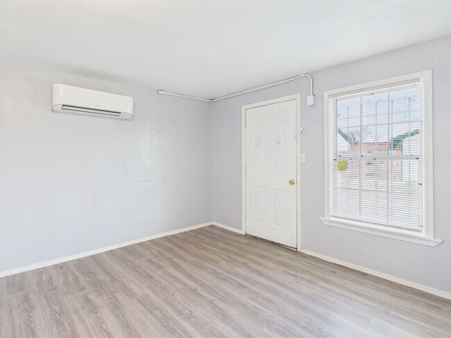 Building Photo - 2718 Duncan Dr