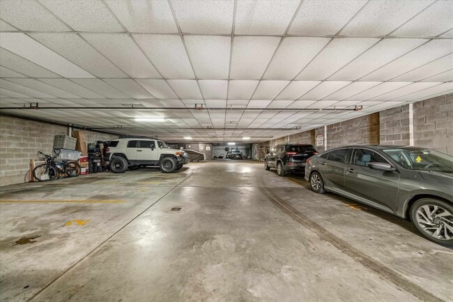 Building Photo - 416 68th St