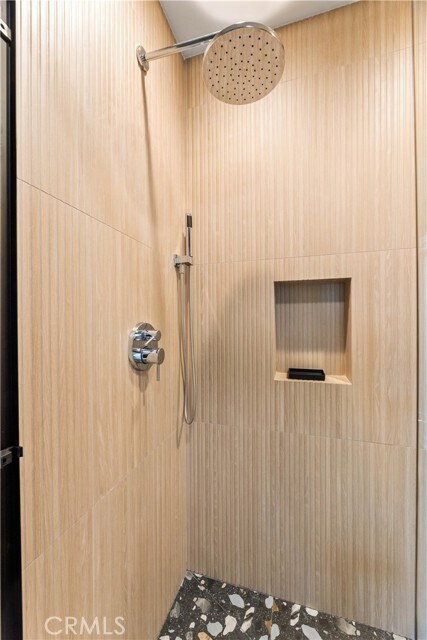 Building Photo - 8535 W Knoll Dr